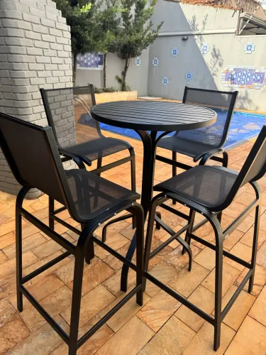 Kit de bistrô com 4 banquetas altas