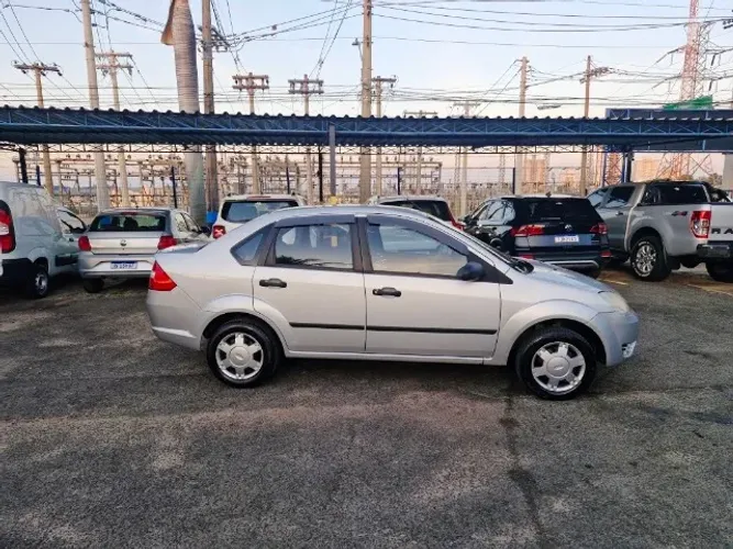 Ford Fiesta Sedan 1.0 8V Flex 4P 2007