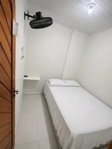 Suíte Individual para Aluguel - Wi-Fi, Banheiro Privativo e Água Quente