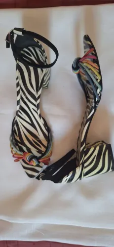 Sandália zebra Arezzo