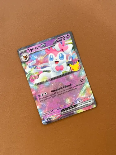 Carta Pokemon Sylveon EX Celebração de 30 Anos (071/128)
