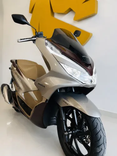 ?  ? Scooter premium, confortável e econômica, perfeita para o dia a dia e viagens curtas!