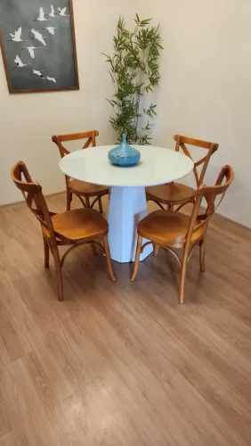 Mesa de vidro e madeira com 4 cadeiras