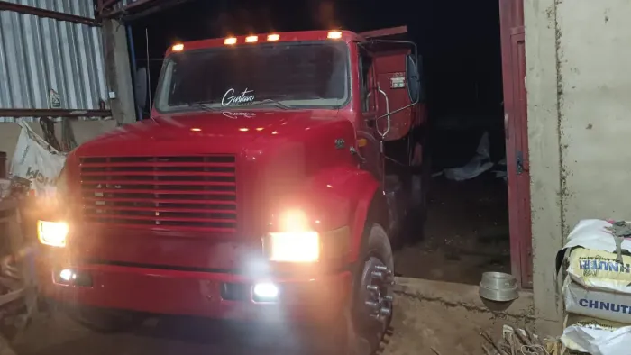 Caminhão caçamba truck