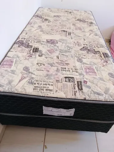Cama box solteiro semi nova.