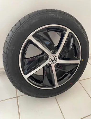 1 jante aro 17 com o pneu Honda HRV - 215/55 R17