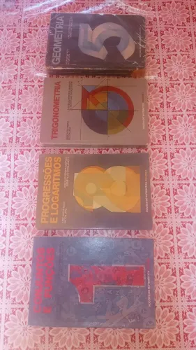 Coleção Noçoes de Matemática - Aref Vomues 1, 2, 3. e 5. Livro em muito bom estado!