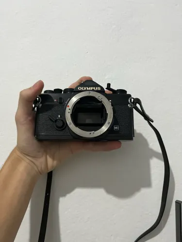 Câmera Olympus om-1 