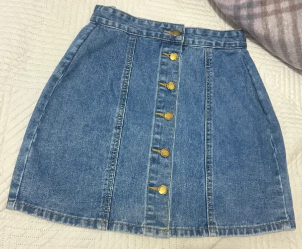 Saia jeans botões shein veste P e M