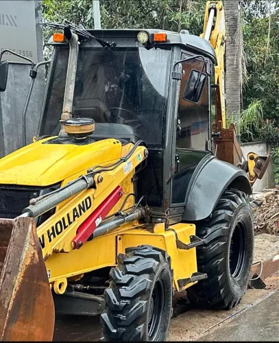 Retroescavadeira New horlland 4X4 2018 cabinada