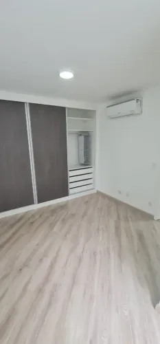 LOCACAO CADORO - Andar alto: Apto semi mobiliado, 2 dormitórios, 1 banheiro, 1 vaga -