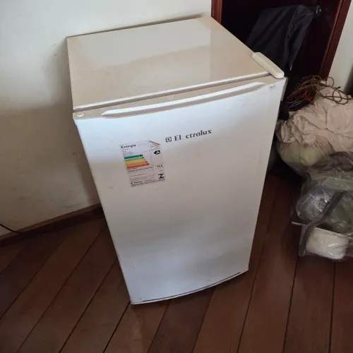 Frigobar Eletrolux 122L