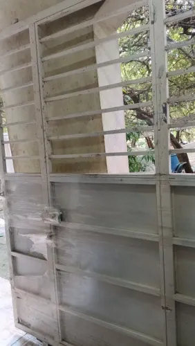Portão de garagem com portão social