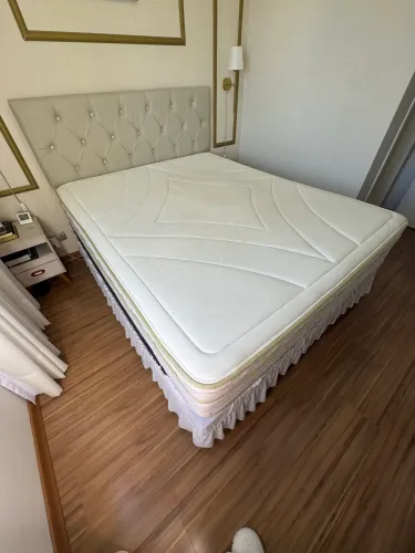 Cama box Queen com base