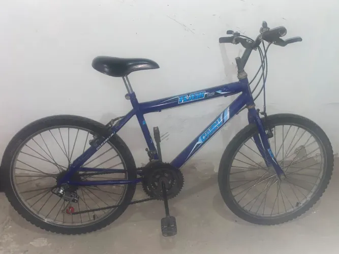 Bicicleta esportiva para adolescentes.