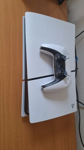 PS5 - EM PERFEITO ESTADO<br>Em perfeito estado, pouco uso ?<br>Interessados, chama no direct