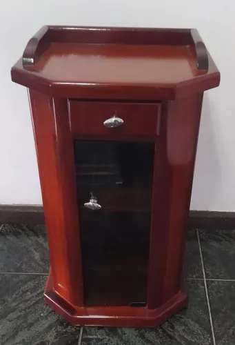 Vendo Mesa de Apoio / Criado Mudo Vintage<br>Profundidade - 62 cm + puxador<br>Altura - 80 cm