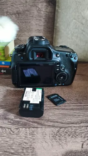 CANON 60D +CARTÃO E BATERIA
