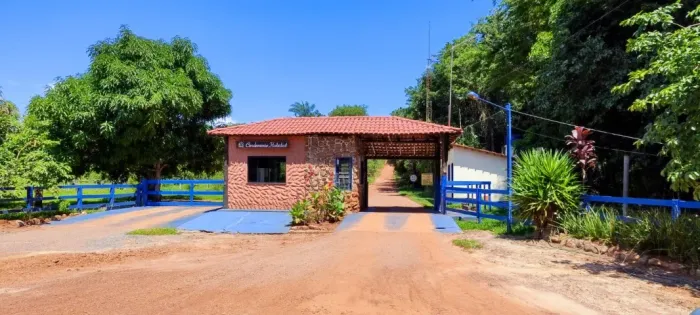 Chacara em Condominio Fechado, com agua, luz na entrada com 40,000m2
