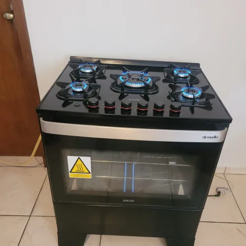 Vendo este fogão funciona as boca e o forno automático