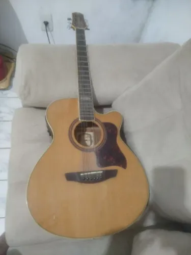 Violão elétrico da marca Strinberg, modelo SA20C. 