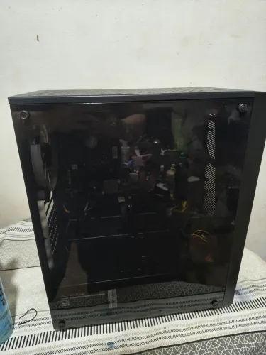 Pc am4 atlhon 200ge 8gb ddr4 SSD 120gb gabinete mid tower