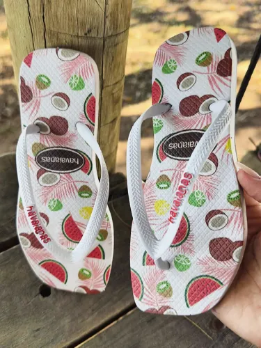 Diversas sandálias havaianas 