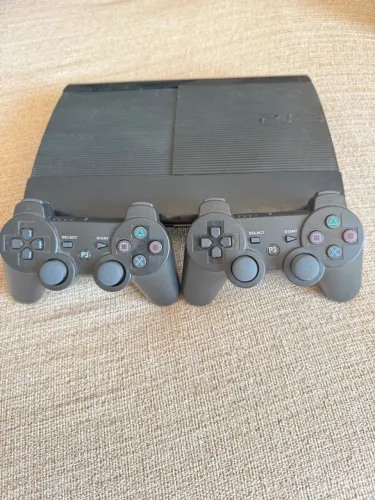 Playstation 3 1TB 2 controles +10 mil jogos