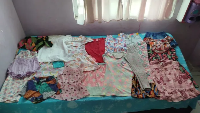 Lote de roupinha de menina com 20 peças veste 6 anos