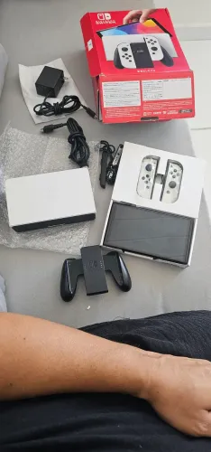 Nintendo Switch Oled Completo na caixa + jogo