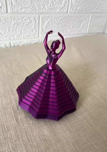 Boneca bailarina 3D satisfeita
