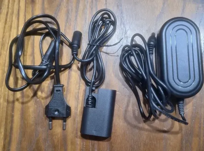 Adaptador de tomada - Câmeras Canon (bateria LP-E6)