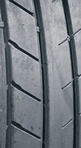 4 pneus Bridgestone aro 205/50/17 originais pouco uso semi novos todos bons