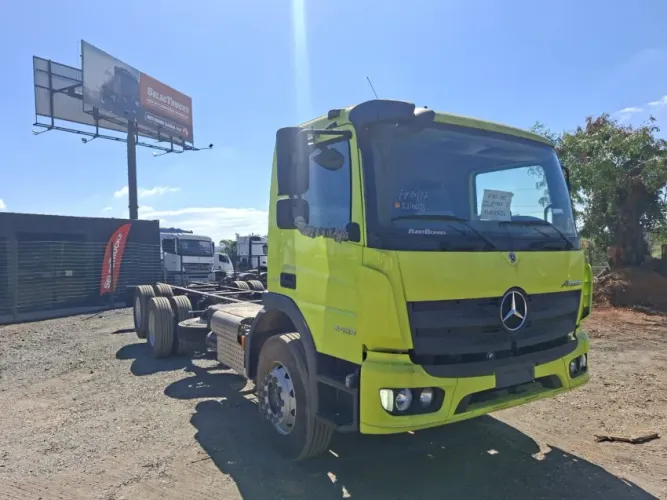 Mercedes-Benz Atego 2433 no chassi estado de Zero km