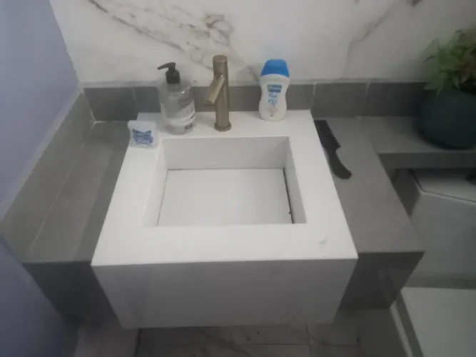Lavatório em porcelanato banheiro