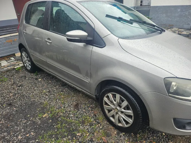 Volkswagen Fox 1.6 MI Total Flex 8V 5P 2013