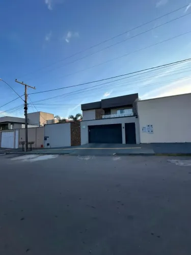 Sobrado com 4 suítes rico em armários no Setor Cidade Verde