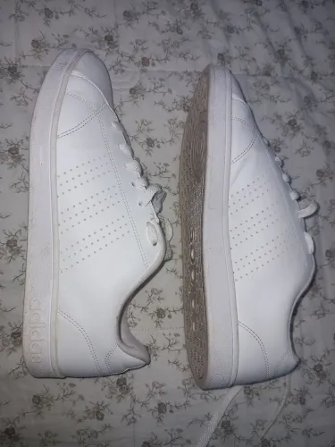 Tênis feminino Adidas tamanho 39 forma normal usado