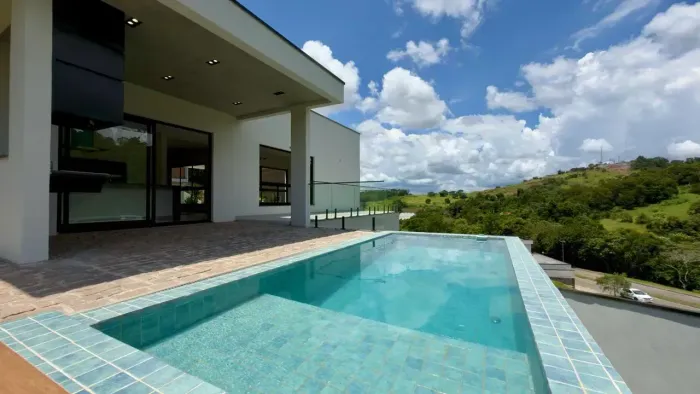 Linda Vista para muita área verde em Atibaia !!! Casa á venda em Condomínio á 5 minutos do