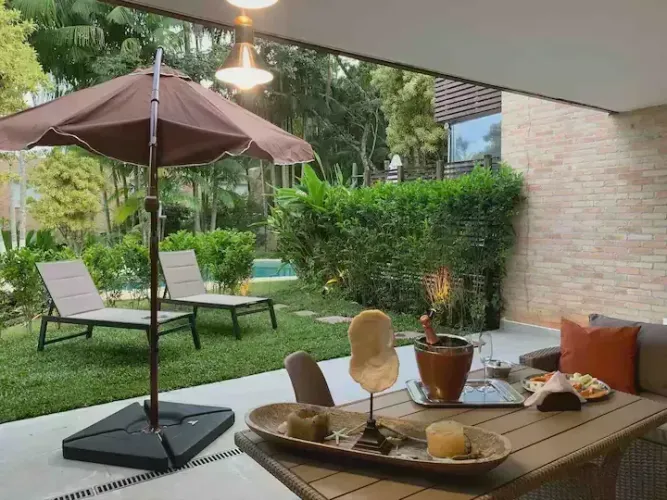 Casa de Alto Padrão em Maresias - Canto do Moreira com Acesso Exclusivo à Praia