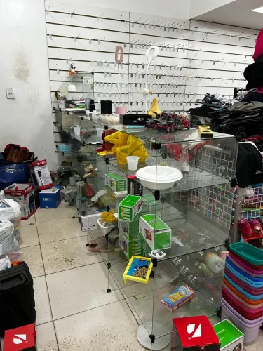Vitrine de vidro com caixa