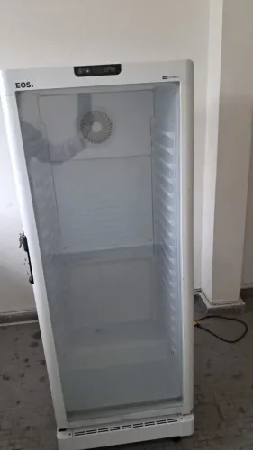 Expositor refrigerador vertical de 210 litros
