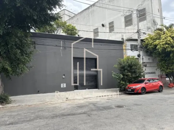 Galpão Comercial à Venda na Mooca, São Paulo - 400m², 2 Banheiros e 20 Vagas de Garagem!