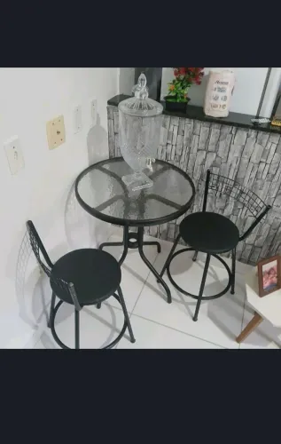 Vende-se mesa de varanda.