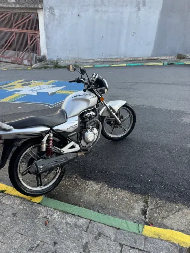 Moto Suzuki GRS 125