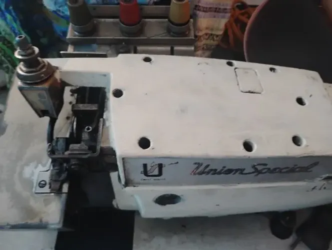 Vendo duas máquinas de costura preço de desapego 