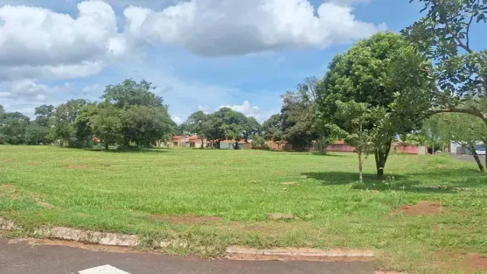 Imóvel para venda com 1254 metros quadrados em Centro - Planura - MG