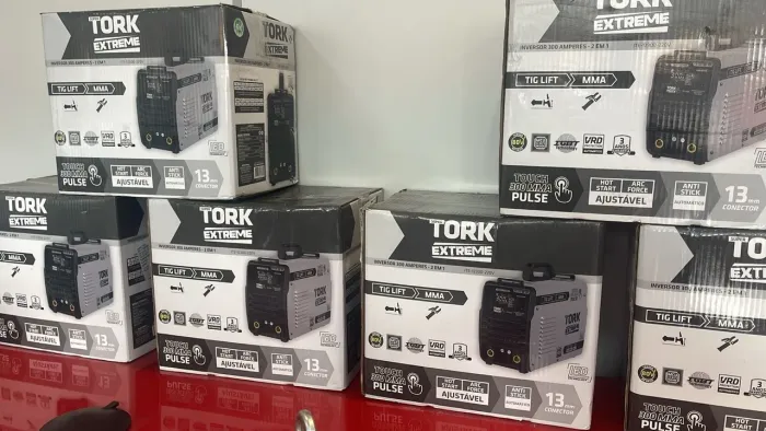 Máquina de solda Tork 300 amperes