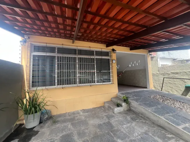 Imóvel para aluguel com 220 metros quadrados com 5 quartos em Hipódromo - Recife - PE