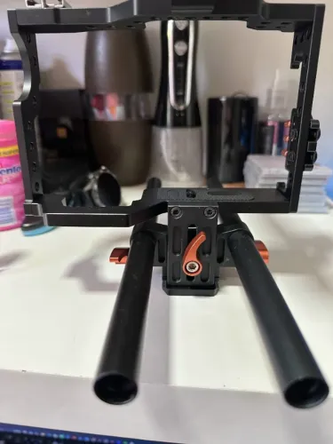 Estabilizador Gaiola Dslr Cage C5 A7 A7r A7rii A7sii Gh4 Gh5 Cor Preto